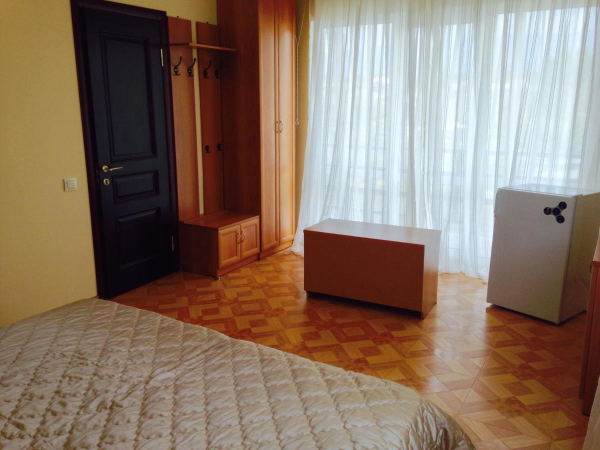Rozalin Guest House Gudauta Cameră foto